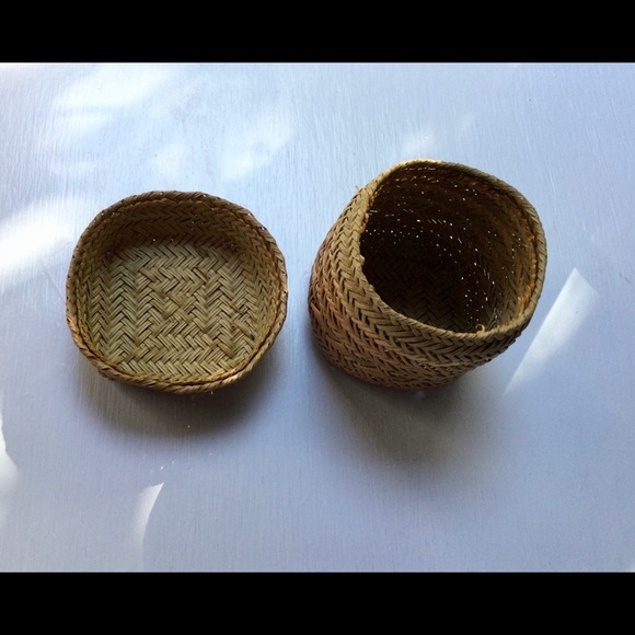 Vintage Tarahumara Miniature Basket with Lid - Hand Woven Pine Needles - Mexico - Picture 3 of 6